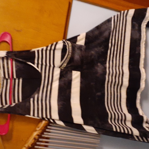 ? Tops - Black and cream sleeveless long flowy tunic top  soft and velvety size med